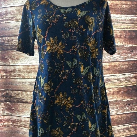 3/$20 LuLaRoe Perfect Tee - Picture 1 of 3